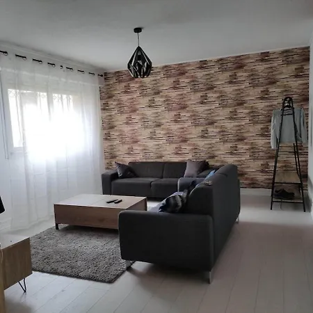 For 3 People, Individual Garage, Close To Train Station *