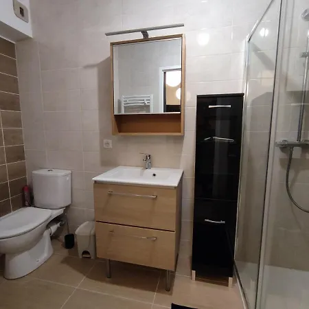 アパート For 3 People, Individual Garage, Close To Train Station *