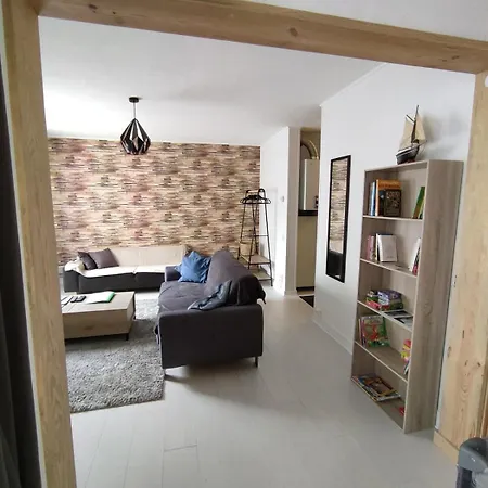 For 3 People, Individual Garage, Close To Train Station *